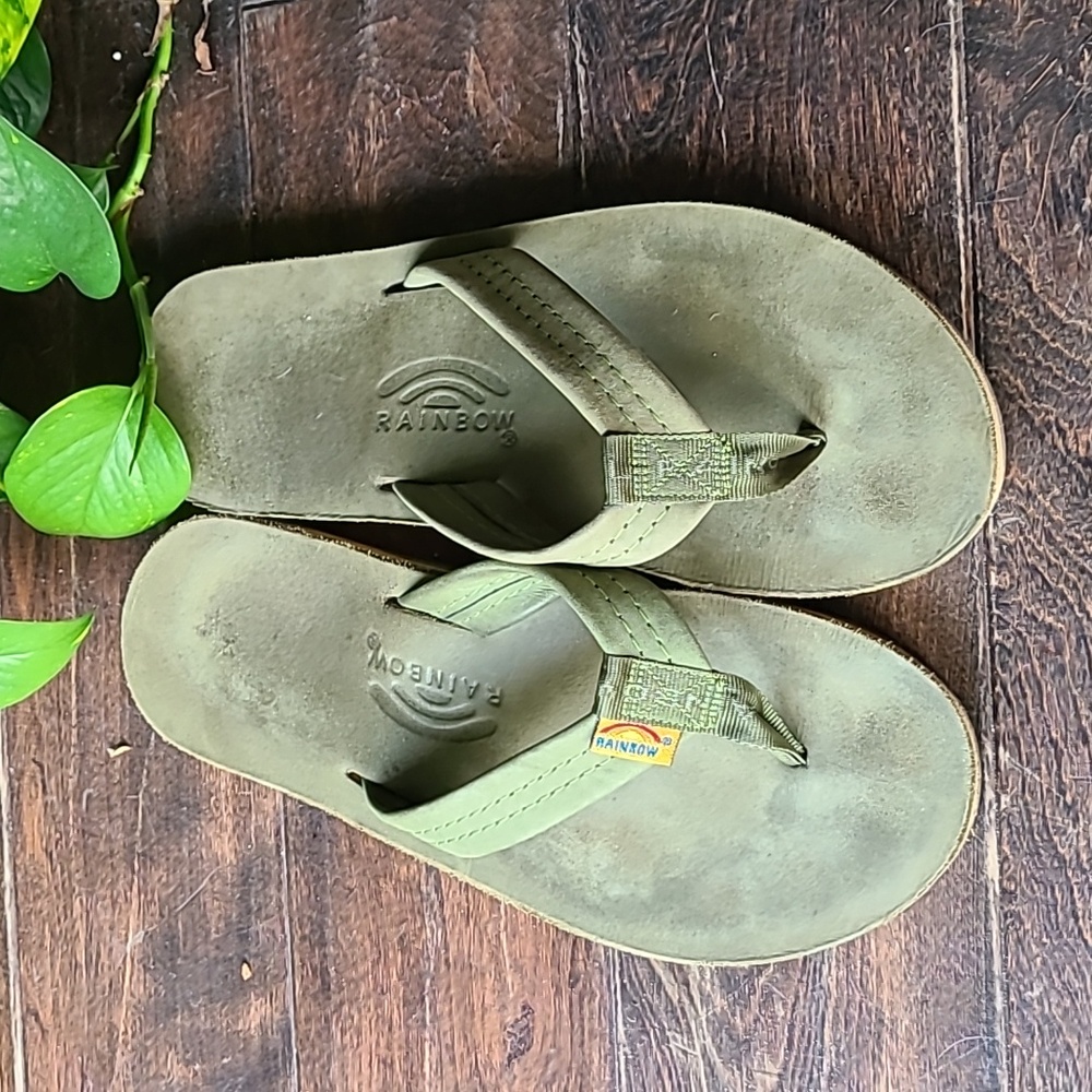 Mens green rainbow flip-flops size L